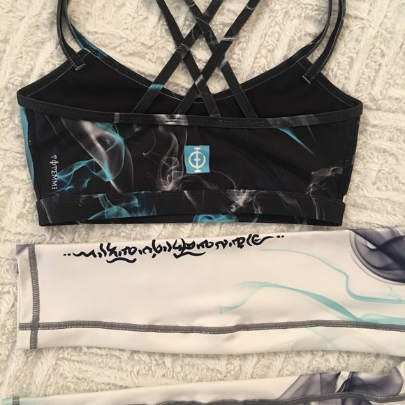 Lululemon Style_Swirl Strappy Bra and Legging Set - Picture 5 of 6
